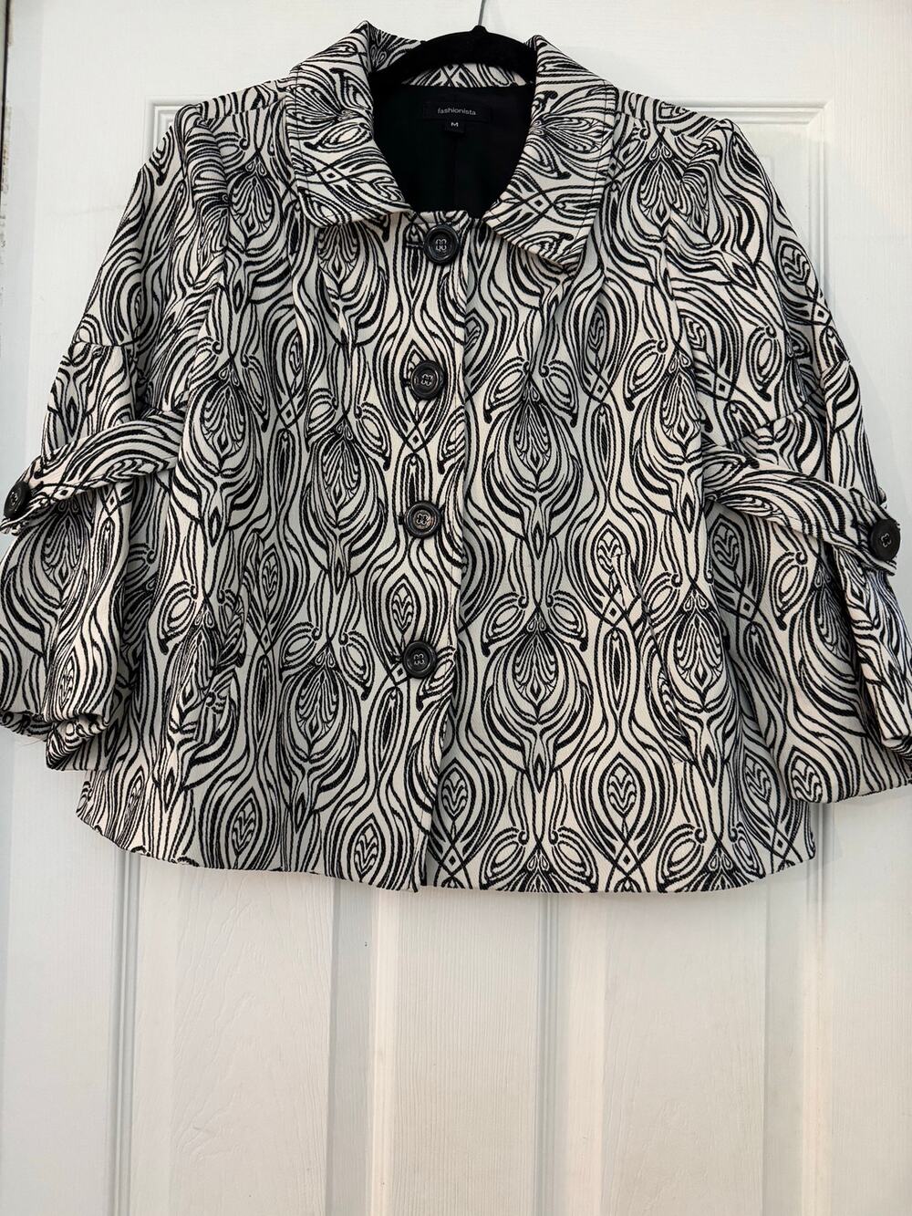 Fashionista Women’s Black & White Abstract Swirl Cropped Swing Jacket, Size M